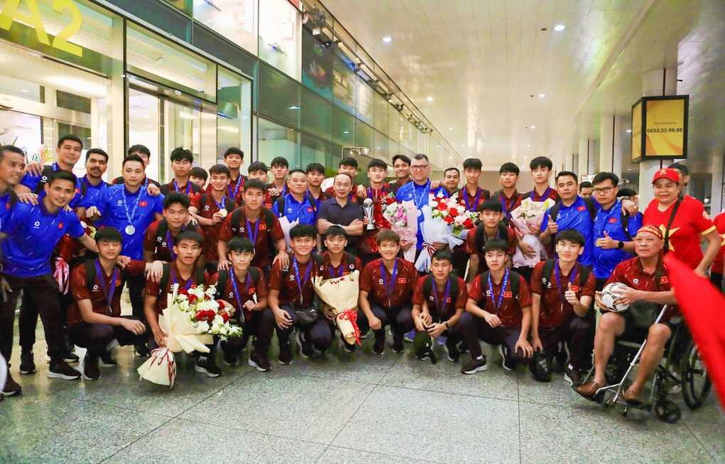U17 Việt Nam mang cúp vô địch về nước, hướng tới giải U17 châu Á 2026 - 4