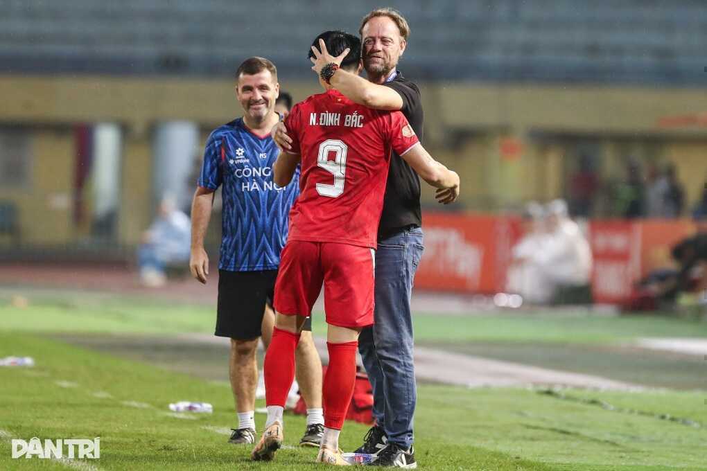 Đình Bắc nói điều bất ngờ về cú hat-trick tại V-League - 2