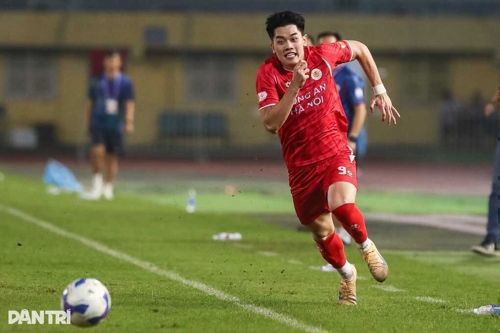 Ghi 7 bàn trong 4 trận đấu, Đình Bắc khẳng định giá trị - 2