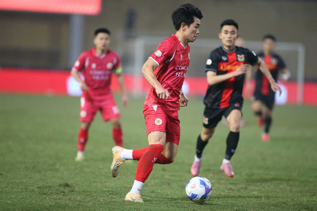 Cuộc đua vô địch V-League: Đình Bắc thăng hoa, CAHN sắp `chốt sổ`