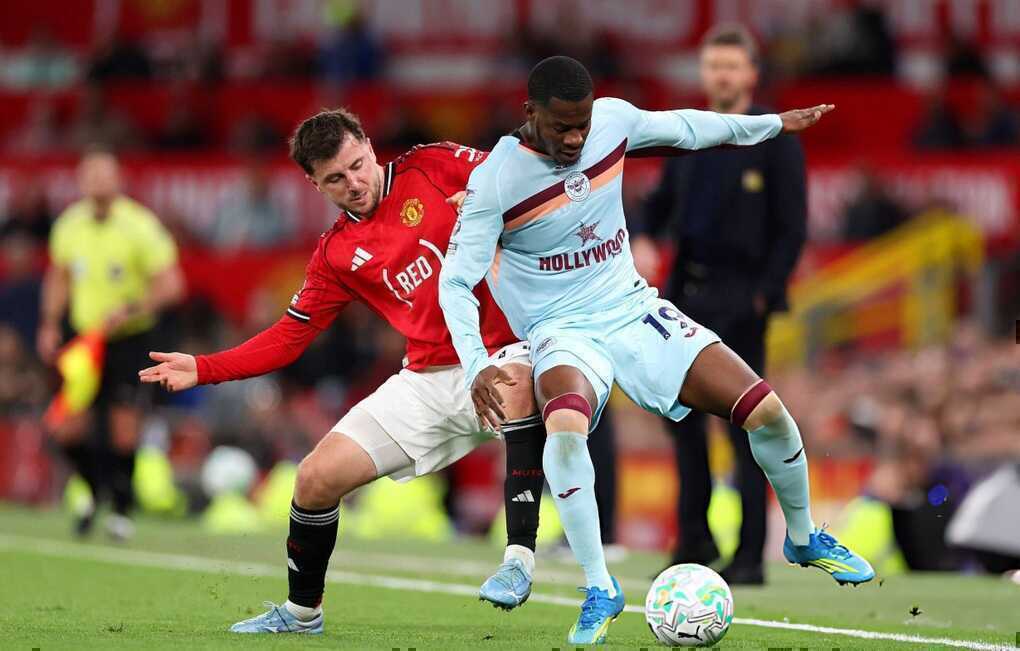 Man Utd đánh bại Brentford, chạm một tay vào vé dự Champions League - 2