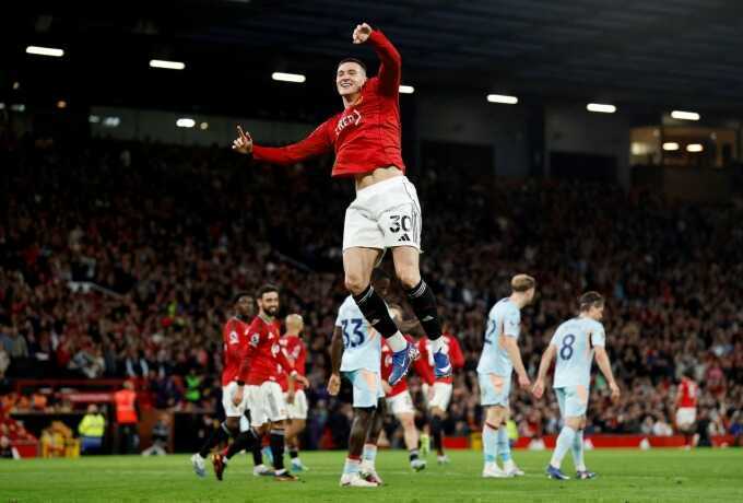 Man Utd hạ Brentford, cách suất Champions League một trận thắng