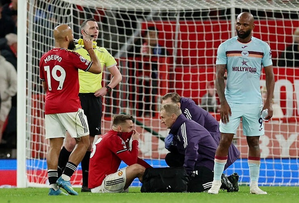 Man Utd trả giá đắt sau chiến thắng quan trọng