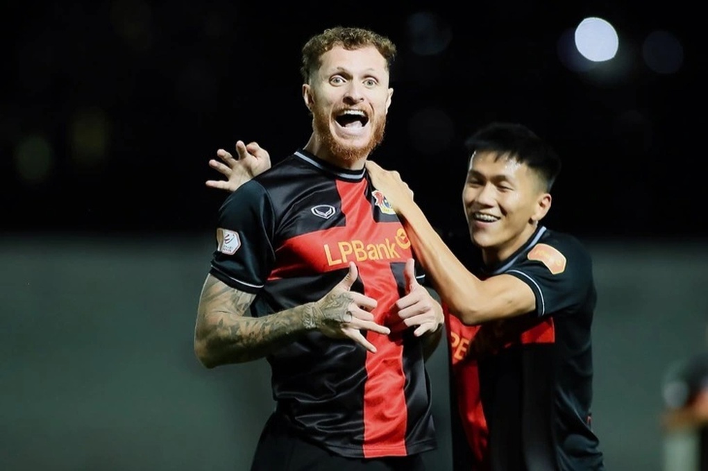 Tin bóng đá - Ngôi sao Brazil nhập tịch Việt Nam, HLV Kim Sang Sik có “vũ khí mới”