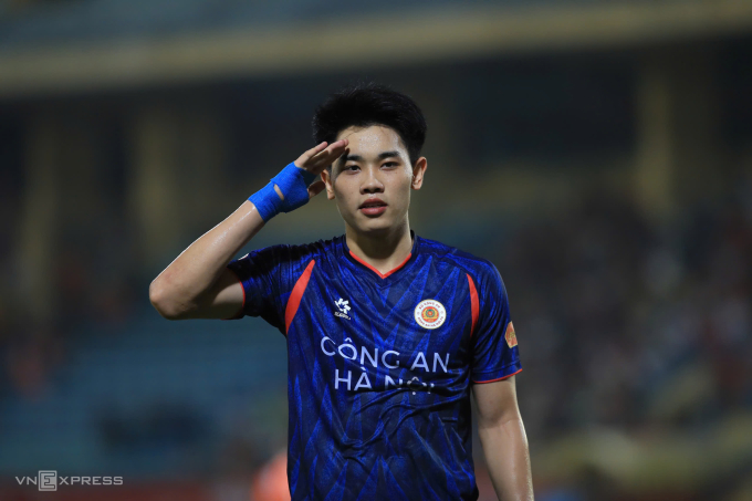 Đình Bắc lần đầu ghi bàn sau 500 ngày ở V-League