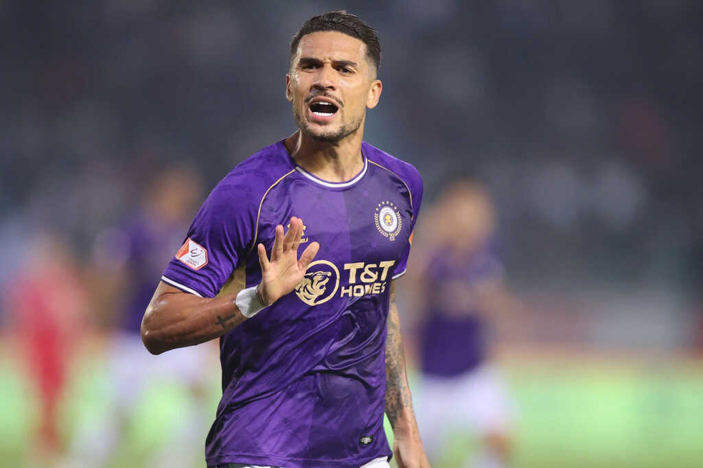 Hoàng Hên làm lu mờ Đình Bắc, ghi điểm HLV Kim Sang Sik