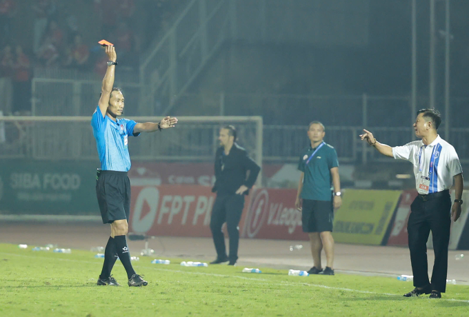 HLV Popov gọi trọng tài là ‘sát thủ chuyên nghiệp’