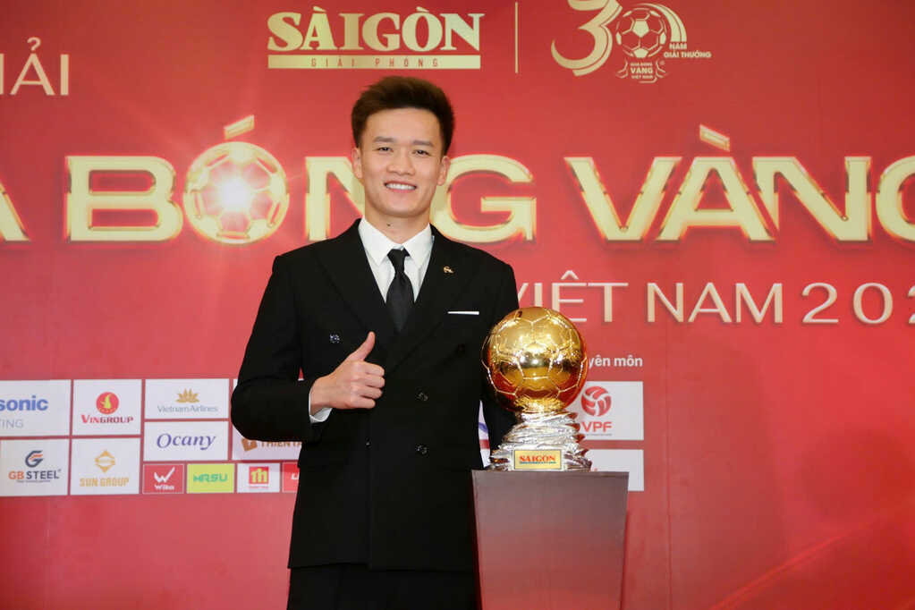 Hoàng Đức ủng hộ 100 triệu đồng cho học sinh nghèo hiếu học