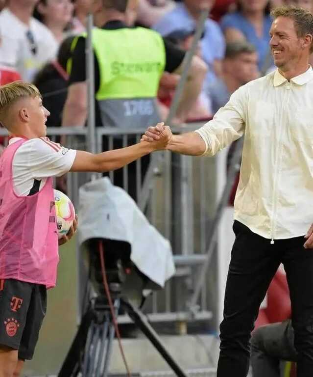 Lennart Karl - cậu bé nhặt bóng thành thần đồng Bayern