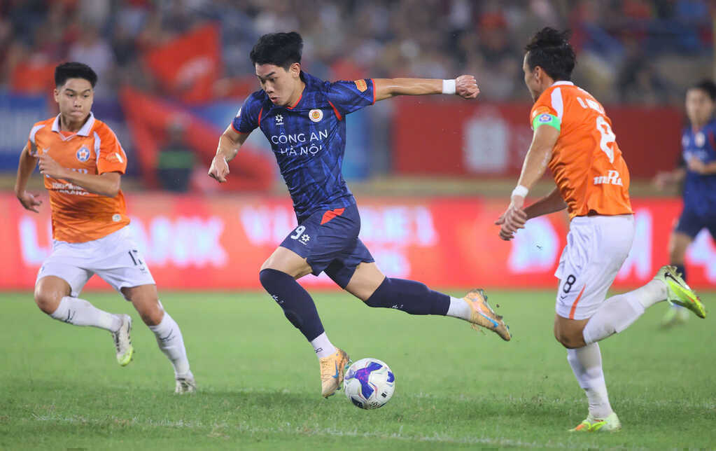 V-League sắp an bài, HLV Kim Sang Sik liệu đã thở phào?