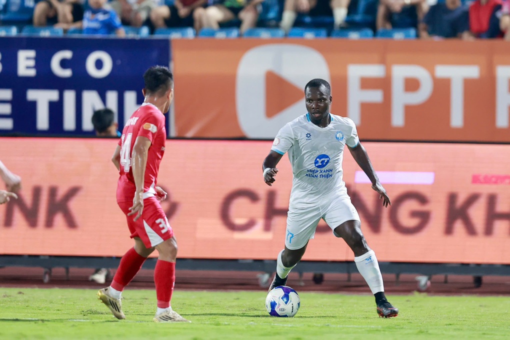 CLB Nam Định thắng dù vắng Xuân Son, Hoàng Hên tỏa sáng cùng Hà Nội FC
