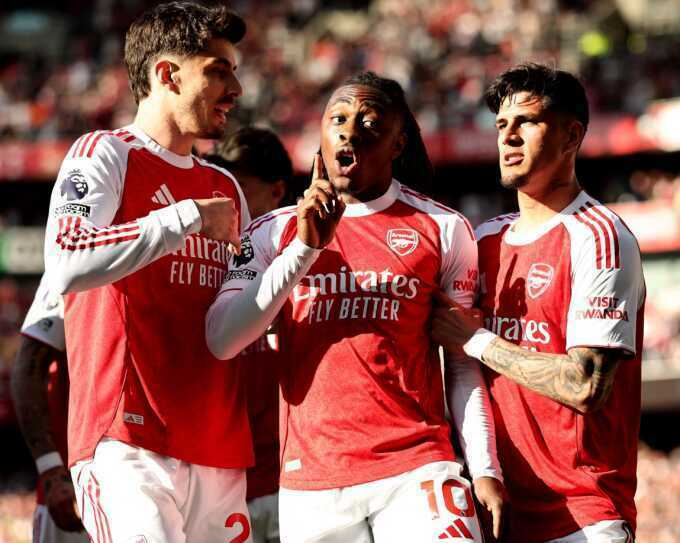 Merson: `Arsenal sẽ định đoạt cuộc đua vô địch nếu thắng Fulham`