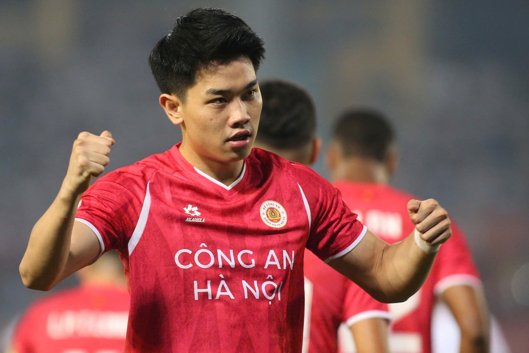 Đình Bắc giúp CAHN tiến sát ngôi vương V-League