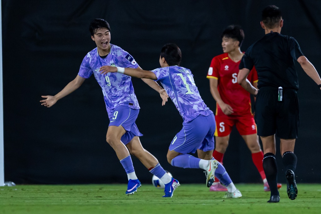 U17 Việt Nam hụt hơi cuối trận, thua ngược trước U17 Hàn Quốc - 2