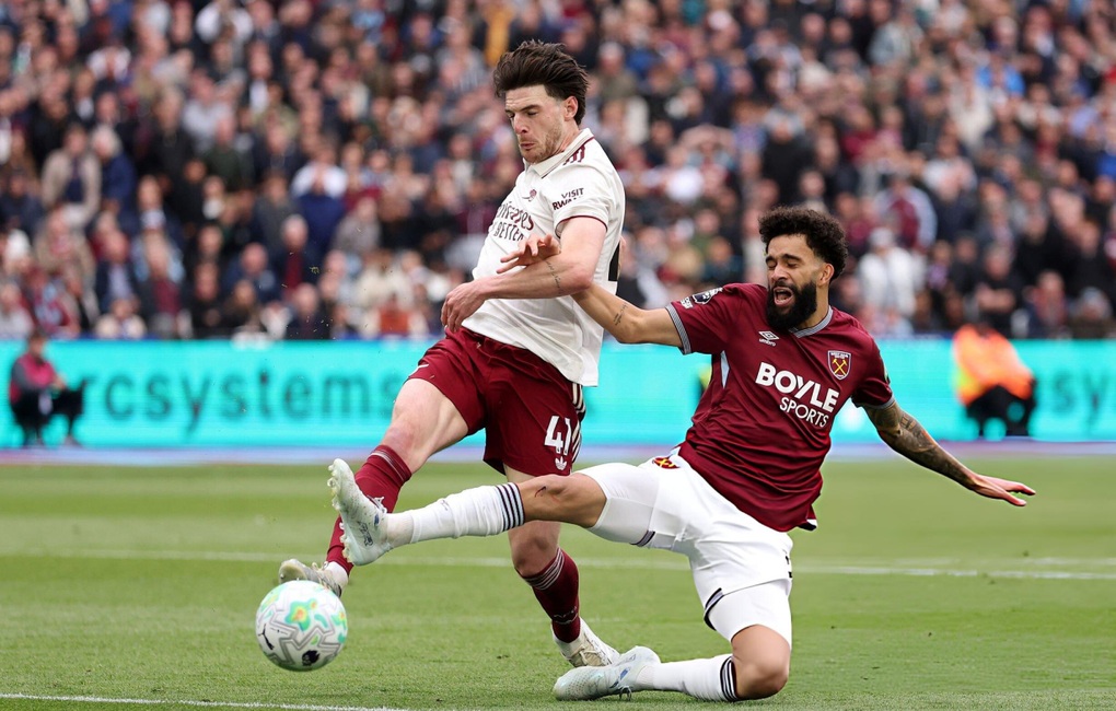 Arsenal thắng nghẹt thở West Ham, củng cố ngôi đầu Ngoại hạng Anh