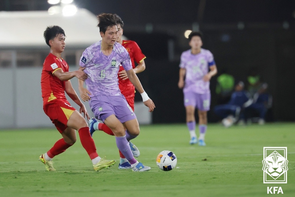 Bóng đá Hàn Quốc hài lòng khi đội nhà ngược dòng thắng U17 Việt Nam