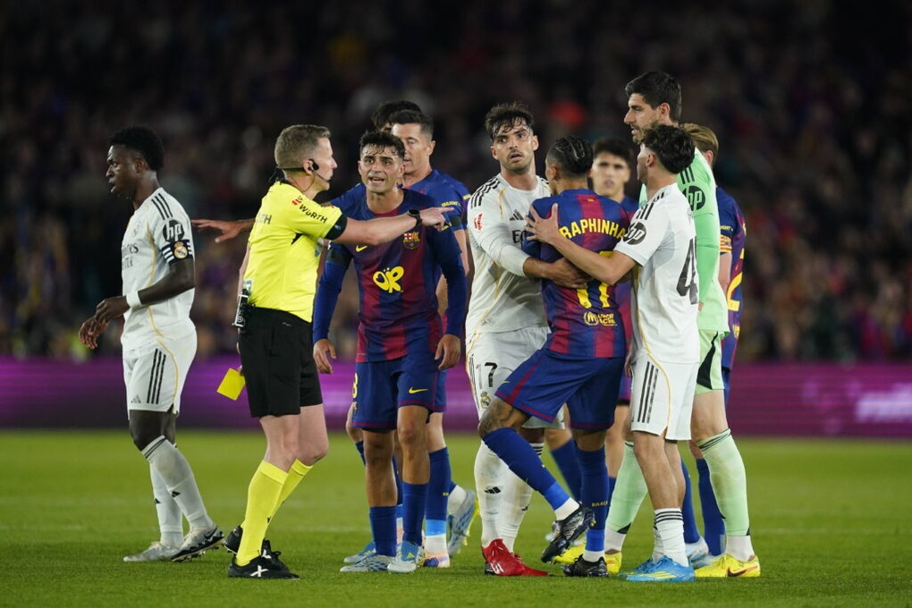 Đánh bại Real Madrid, Barcelona lên ngôi vô địch La Liga