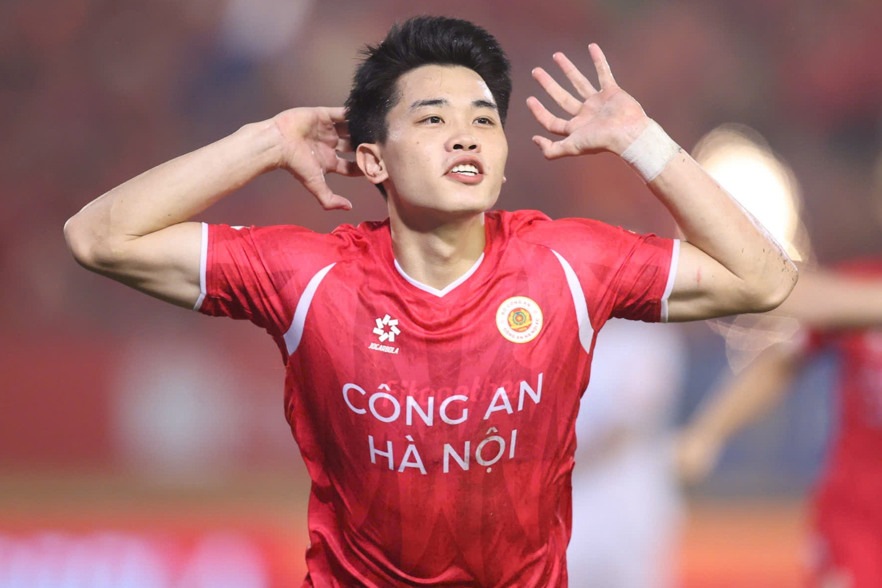 Đình Bắc 6 trận ghi 10 bàn, Xuân Son 'đứng hình'
