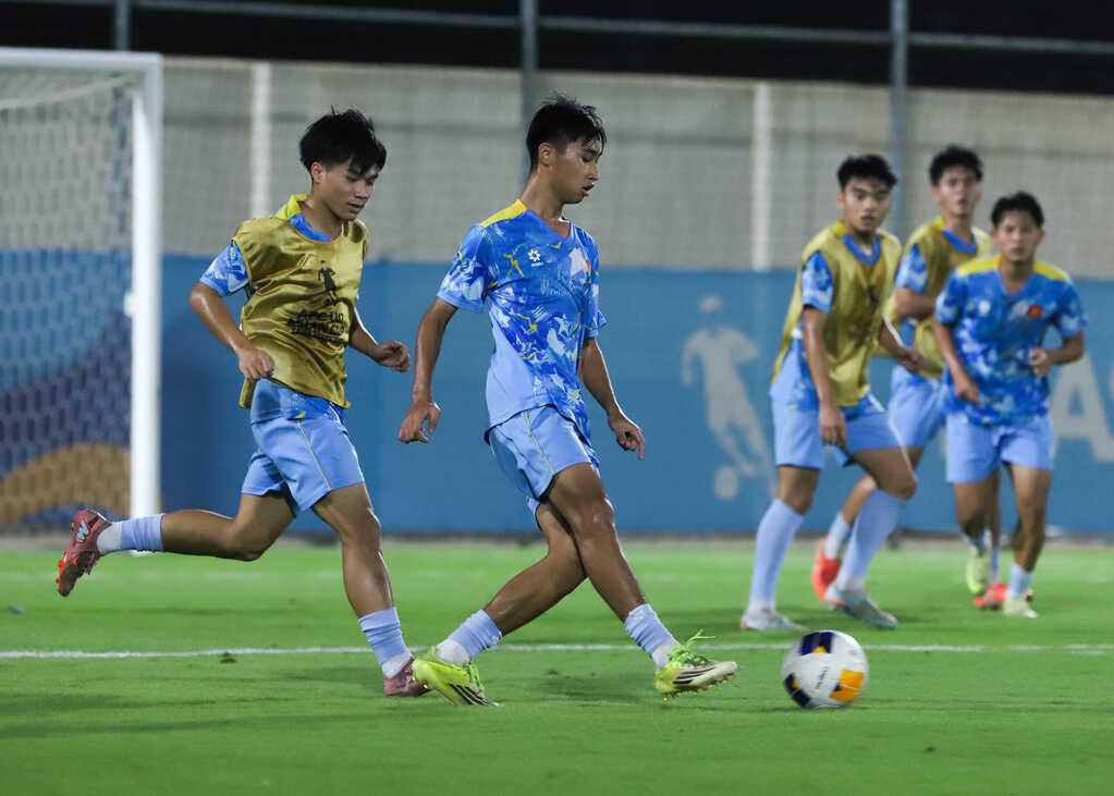 U17 Việt Nam quyết đấu UAE, HLV Cristiano Roland làm điều đặc biệt