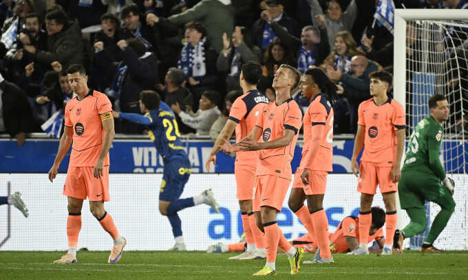 Barca `vỡ mộng` 100 điểm tại La Liga