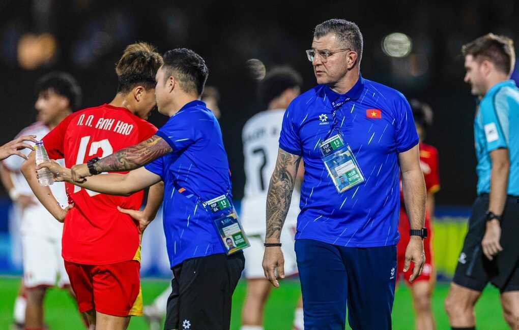 HLV Roland: “Tấm vé World Cup là cú hích cho tương lai bóng đá Việt Nam” - 2