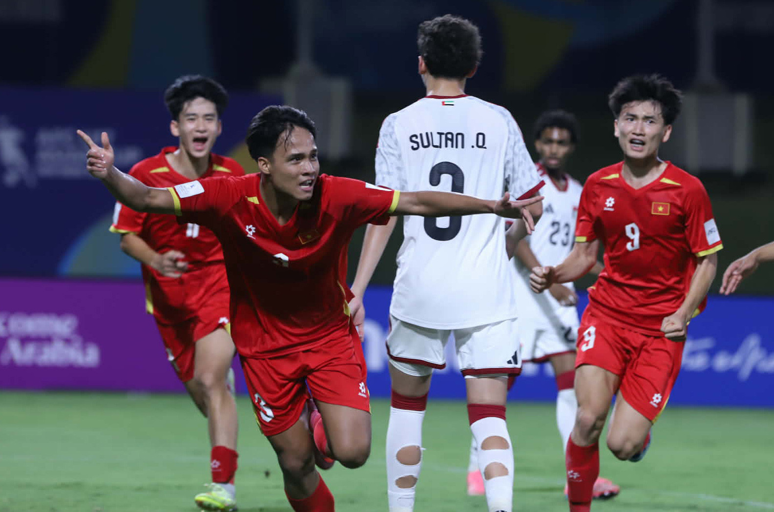 u17 viet nam uae 11.jpg
