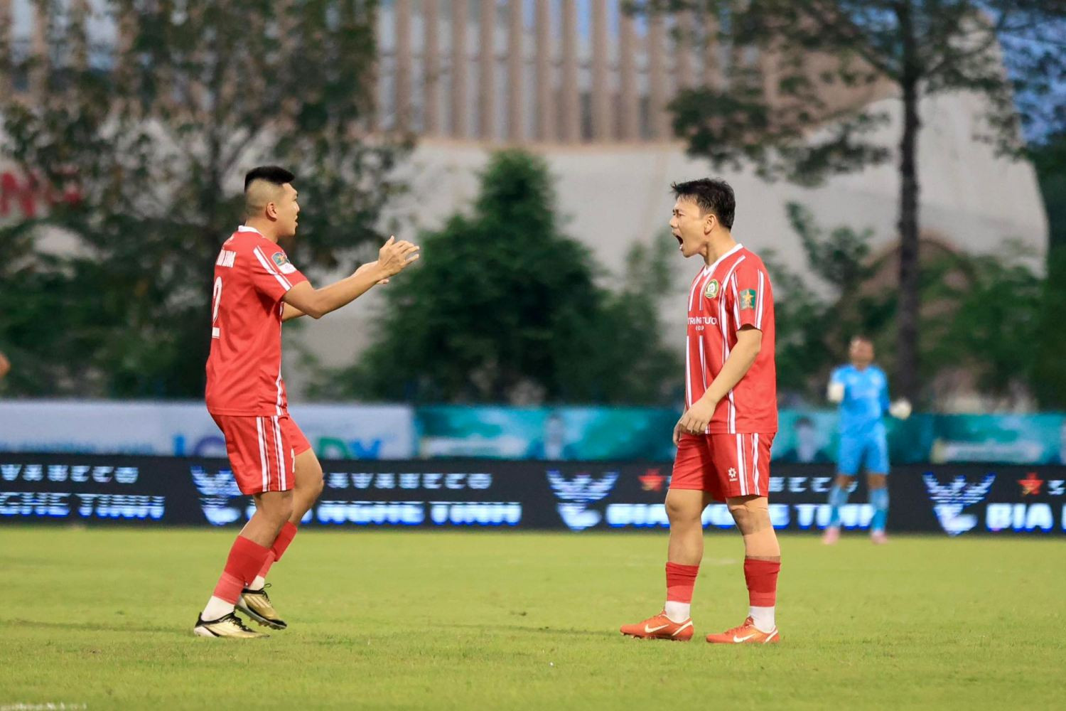 Tin bóng đá - Công Phượng ghi siêu phẩm ngày tái xuất, Đồng Nai sắp lên V-League