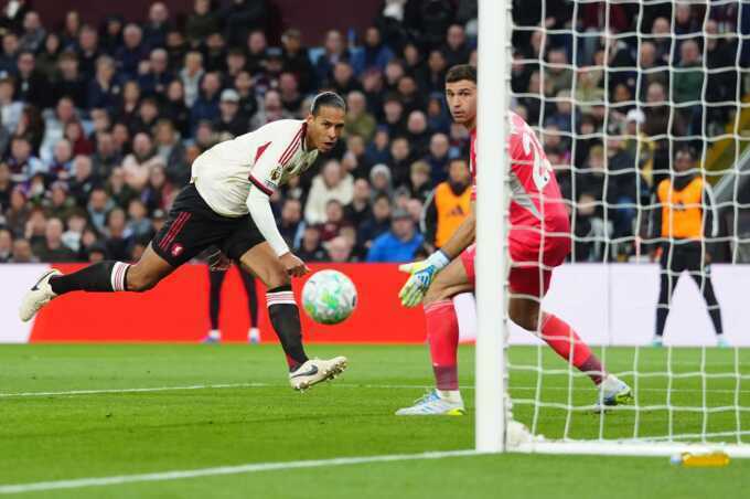 Liverpool thua Aston Villa, nguy cơ mất vé Champions League