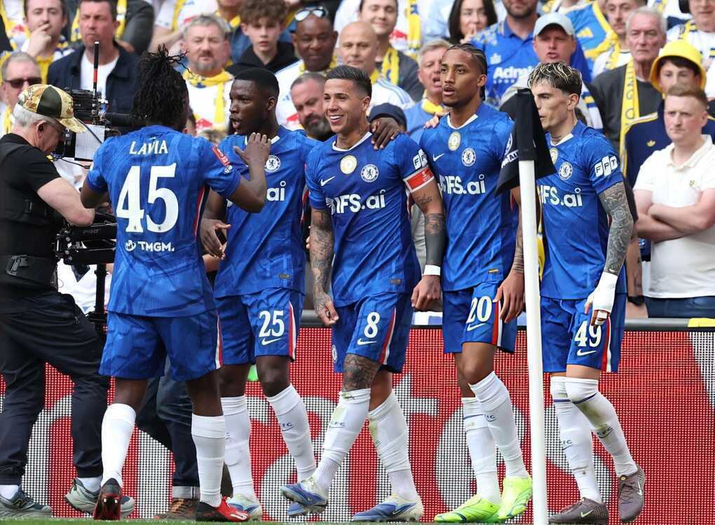 Siêu máy tính dự đoán cơ hội vô địch FA Cup của Man City và Chelsea - 2