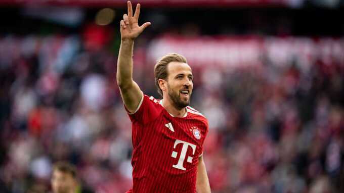 Kane lập hat-trick Vua phá lưới Bundesliga