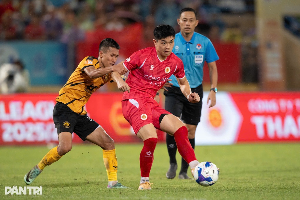 Thắng nghẹt thở, CLB Công an Hà Nội lên ngôi vô địch V-League