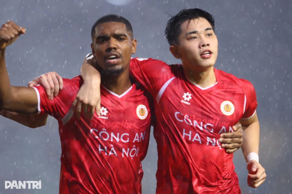 Thắng nghẹt thở, CLB Công an Hà Nội lên ngôi vô địch V-League - 2