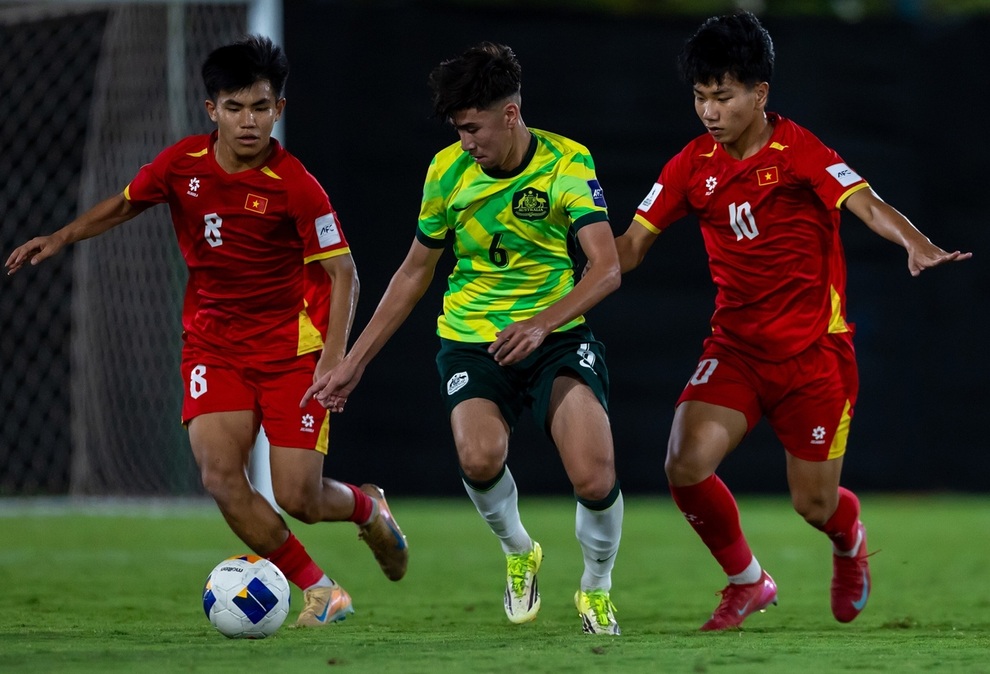 U17 Việt Nam chia tay giải châu Á, HLV Cristiano Roland nói lời xúc động - 2