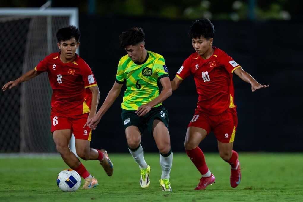 Tin bóng đá - Báo Trung Quốc: “Điểm yếu của U17 Việt Nam phơi bày rõ rệt”