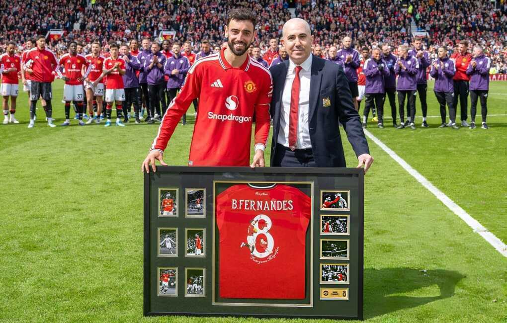 Man Utd về đích thứ ba, HLV Carrick vẫn úp mở tương lai - 2