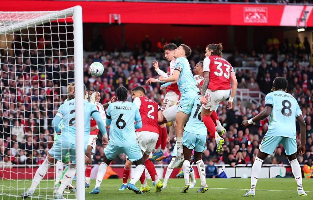 Arsenal thắng Burnley, tiến gần ngôi vô địch Ngoại hạng Anh - 2