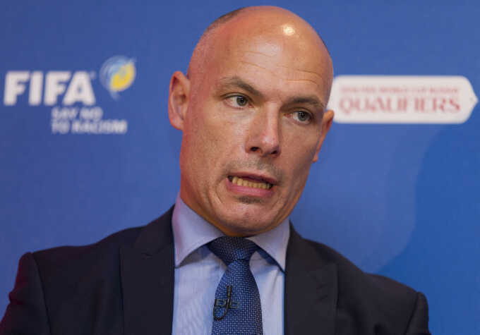 Ban trọng tài Anh xin lỗi đối thủ của Man Utd