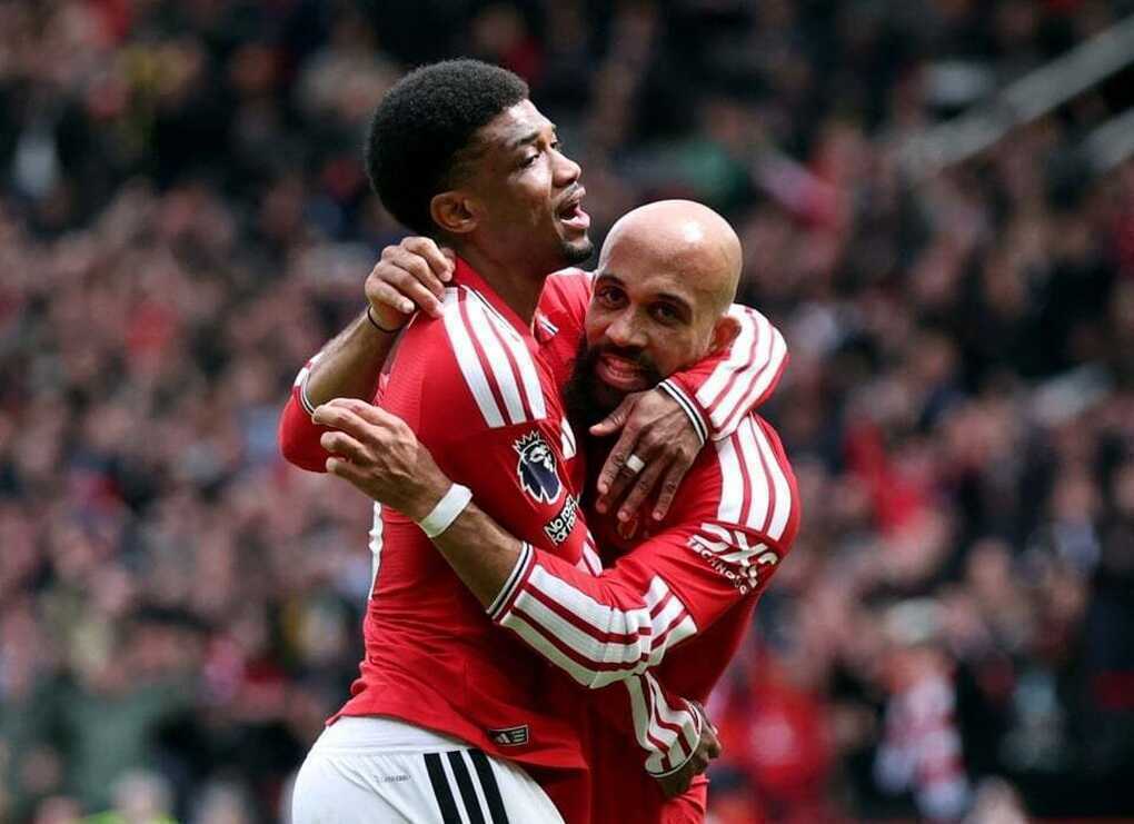 Trọng tài mắc sai lầm khi công nhận bàn thắng phạm luật của Man Utd