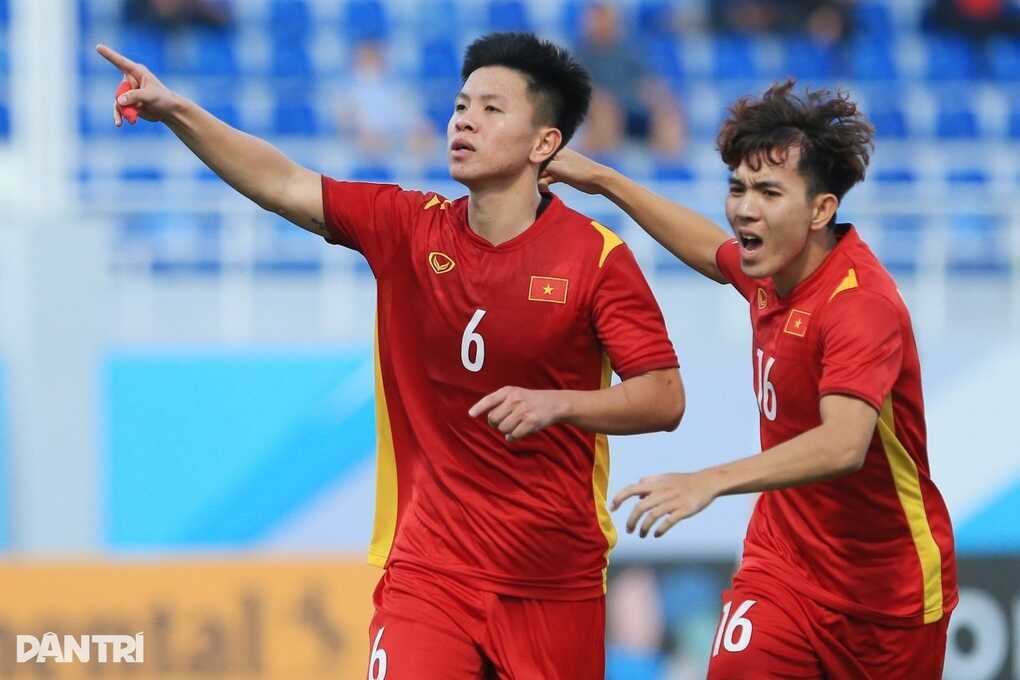 Cựu sao U23 Việt Nam chịu cái kết đắng khi tái hiện cú húc đầu của Zidane - 2