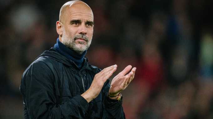 Guardiola chúc mừng Arsenal vô địch