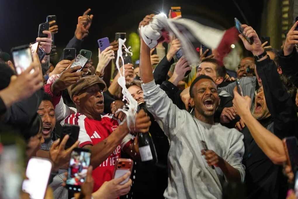 Phản ứng của cầu thủ Arsenal sau khi giành chức vô địch Ngoại hạng Anh - 4