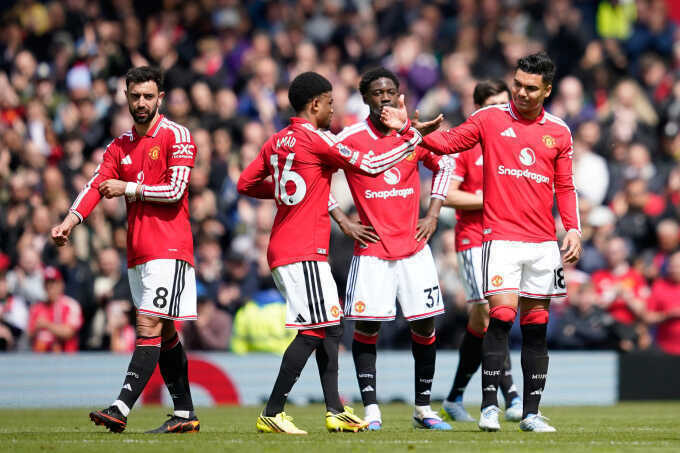 Roy Keane chỉ trích Fernandes mải săn kỷ lục kiến tạo