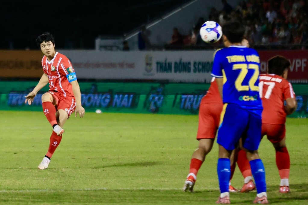Công Phượng ghi siêu phẩm ngày tái xuất, Đồng Nai sắp lên V-League