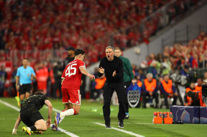 Enrique: `Guardiola là HLV vĩ đại nhất mọi thời`