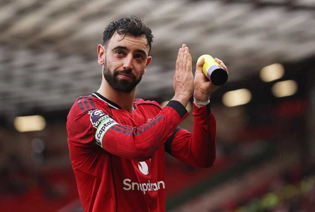 Bruno Fernandes nhận giải Cầu thủ xuất sắc nhất giải Ngoại hạng Anh - 2