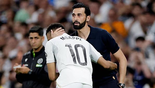 Arbeloa đang trốn tránh sự thật trong ngày rời Real Madrid