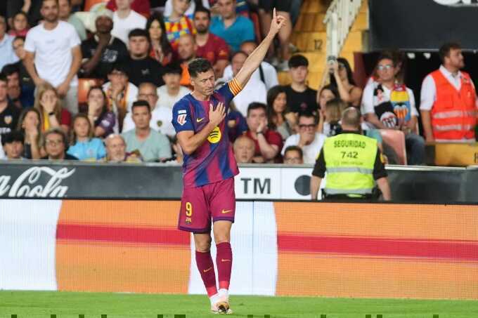 Lewandowski ghi bàn cuối cùng cho Barca