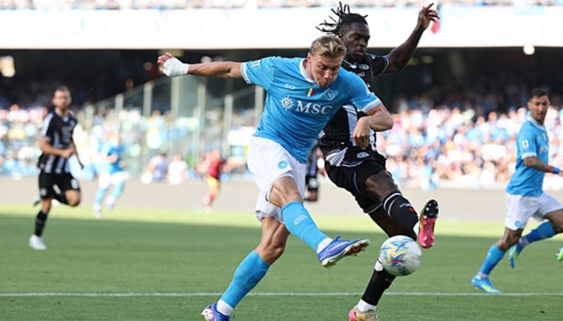 Hojlund tỏa sáng, Napoli hạ Udinese để giữ chắc ngôi á quân
