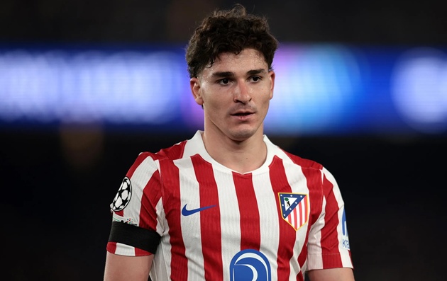 Vì sao Julian Alvarez kiên quyết rời Atletico để sang Barca?