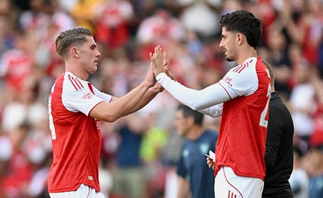 Nỗi lo của Arsenal đến từ h&agrave;ng tiền đạo.
